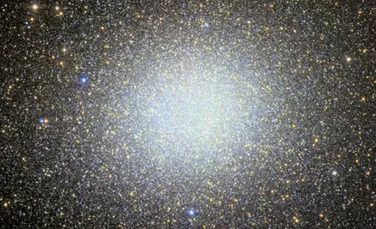 Omega Centauri ascunde o uriasa gaura neagra