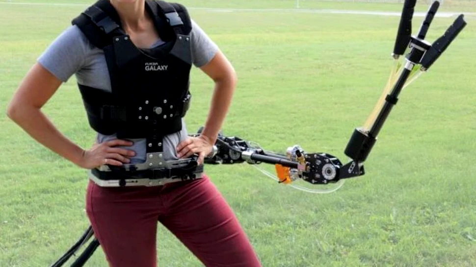 Cercetătorii canadieni au inventat un braţ robotic care imită mişcările unei mâini umane