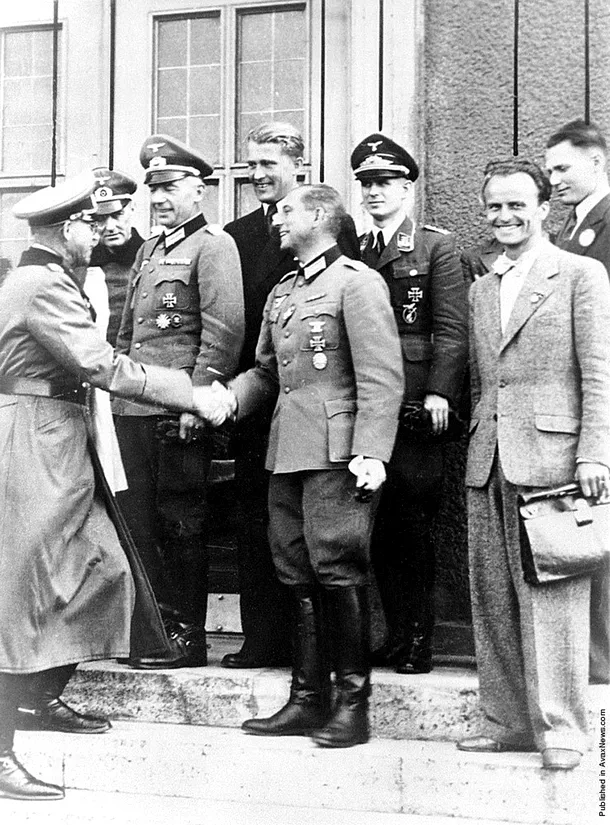 Werner von Braun alături de ofiţeri nazişti
