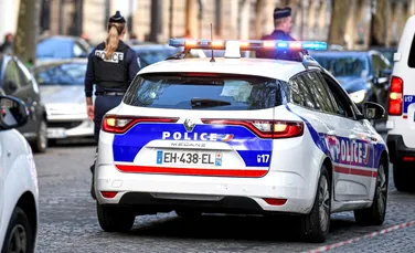 Un bebeluș a murit după ce a fost aruncat de mama sa de la fereastra unui hotel