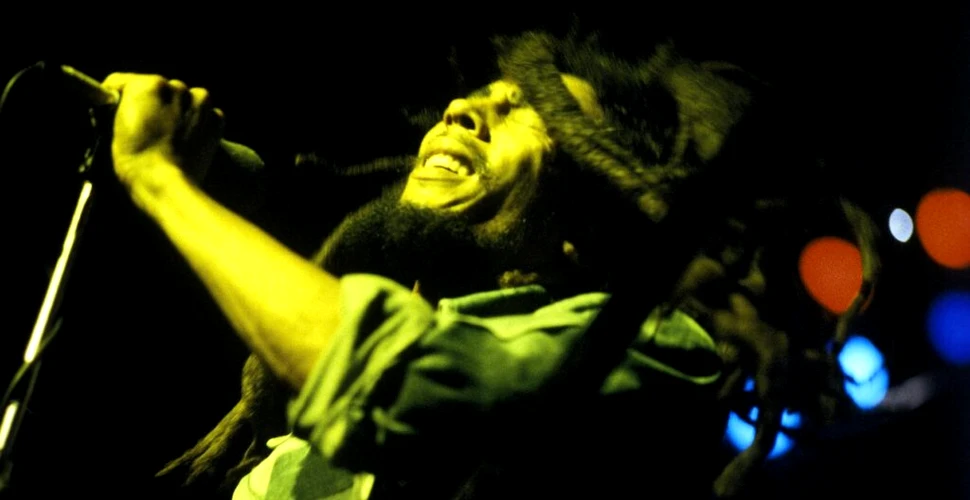 Bob Marley, legendă reggae, activist și supraviețuitor al unei tentative de asasinat. „Un lucru bun la muzică este că atunci când te lovește, nu simți nicio durere”