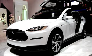 Tesla revoluţionează din nou piaţa auto. A lansat prima maşină electrică produsă în serie, iar preţul e mai mult decât acceptabil