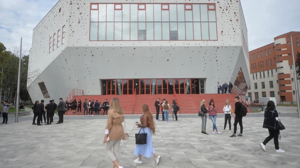 Ce fac 40% dintre studenţii din anul II ai Politehnicii