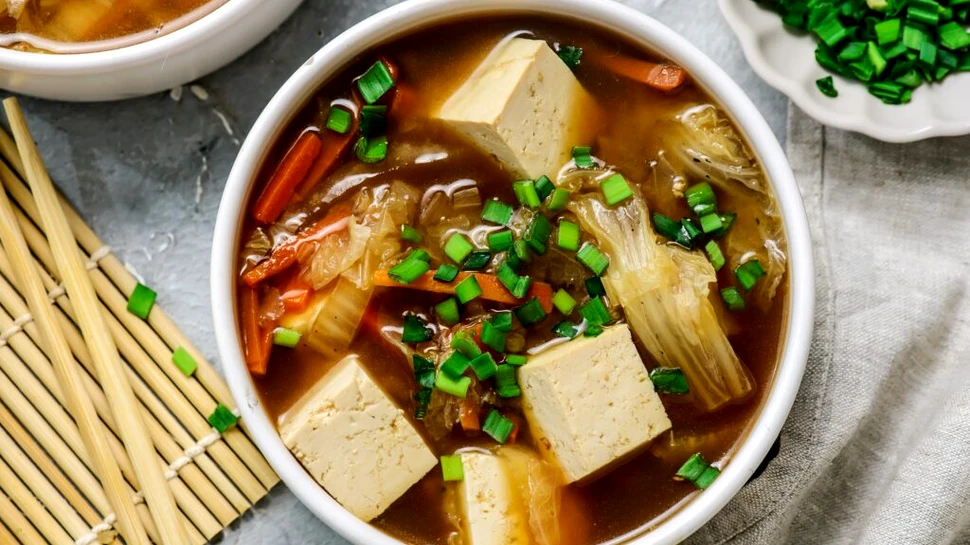 Miso alb sau miso roșu? Diferențe, utilizări și de ce multe rețete nu specifică tipul