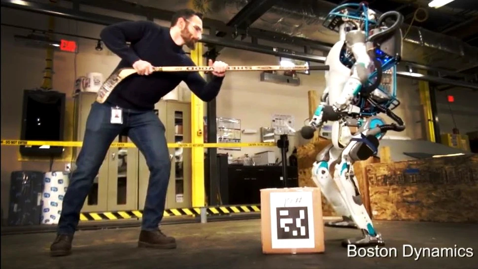 Este etic să loveşti un robot?