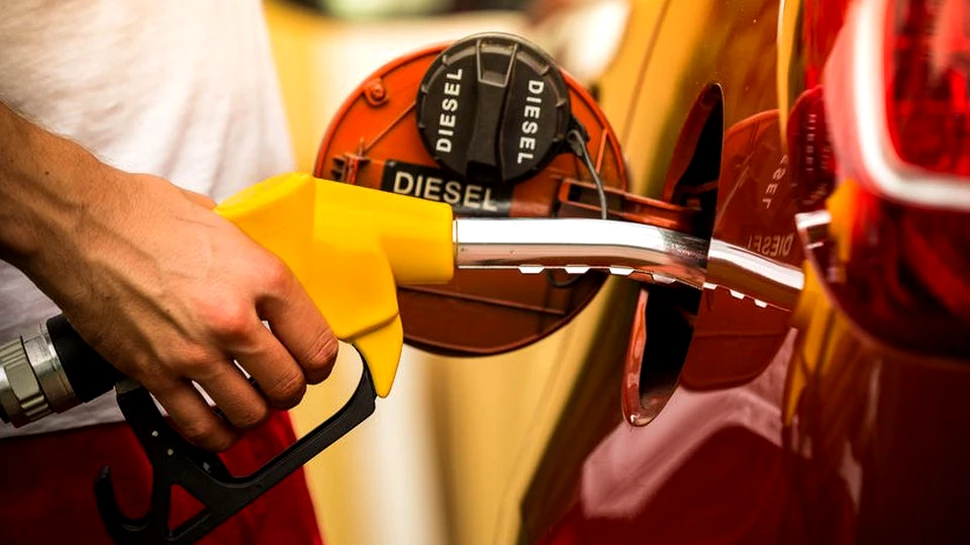 Franţa, prima ţară care va interzice producţia de combustibili fosili