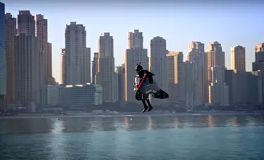 ”Jetman” a realizat în premieră zborul uman 100% autonom, la o înălţime de 1.800 de metri – VIDEO