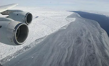 Un bloc de gheaţă de patru ori mai mare decât Londra este pe punctul de a se desprinde din calota glaciară a Antarcticii. ,,Nu ştim cu siguranţă ce se va întâmpla”