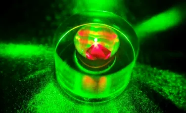 O premieră în ştiinţă care poate revoluţiona tehnologia şi poate avea cel puţin succesul laserului: primul maser a putut fi creat la temperatura camerei