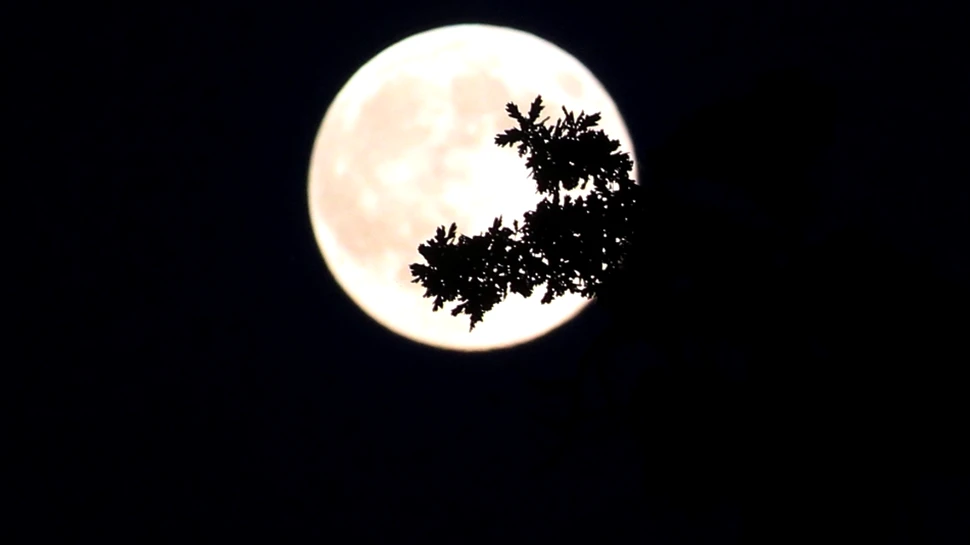 Cele mai spectaculoase imagini cu SuperLuna realizate în România, în lume şi în spaţiu (GALERIE FOTO)