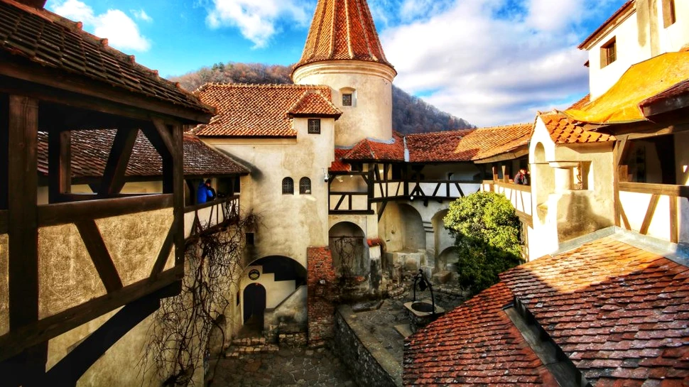 Ce pierderi a suferit Castelul Bran din cauza pandemiei. Jumătate dintre angajaţi au fost concediaţi