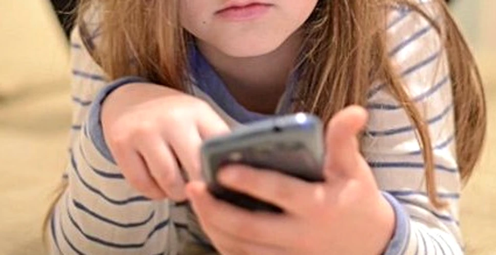 Folosirea smartphone-ului întârzie dezvoltarea limbajului copiilor