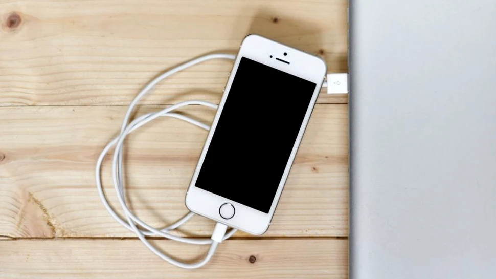 Motoda REVOLUŢIONARĂ prin care îţi poţi încărca telefonul în câteva secunde