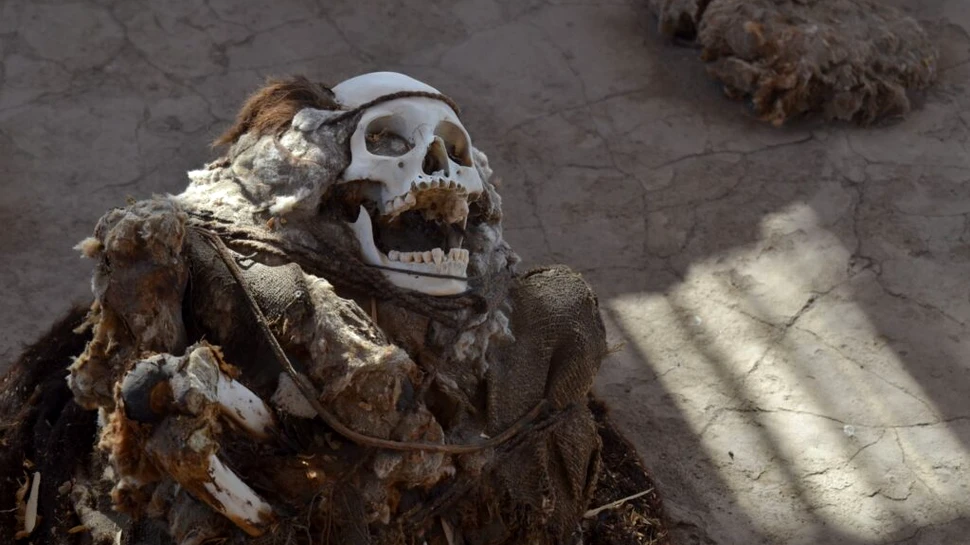 Mormânt bizar cu schelete legate la gât și mâini, descoperit în Peru