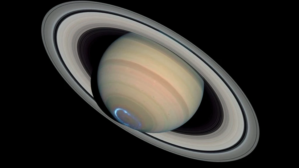 Aurorele spectaculoase de pe Saturn ar putea fi generate de vânturile de la mare altitudine