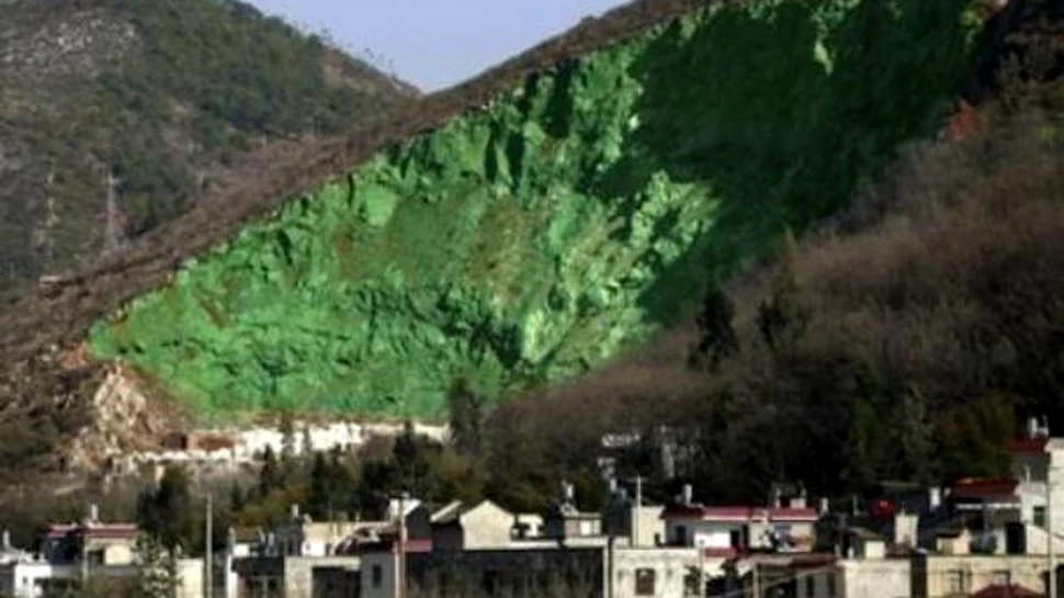 De ce si-au vopsit chinezii un munte in verde?