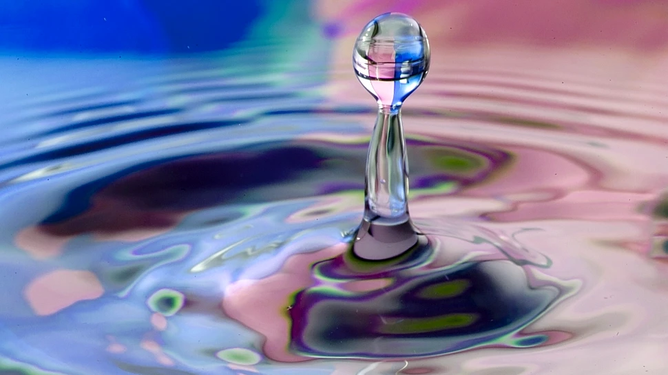 Uimitorul fenomen Leidenfrost: picăturile de apă care se plimbă singure prin labirint (VIDEO)