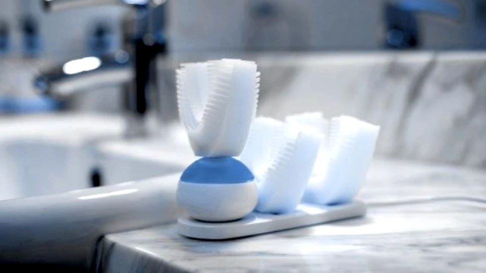 Periuţa de dinţi pentru leneşi şi pentru grăbiţi care spală singură dantura în doar 10 secunde