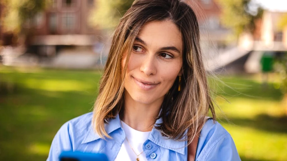 De la „delulu” la „cringe”: Cum ne-au schimbat englezismele și jargonul rețelelor sociale felul în care vorbim