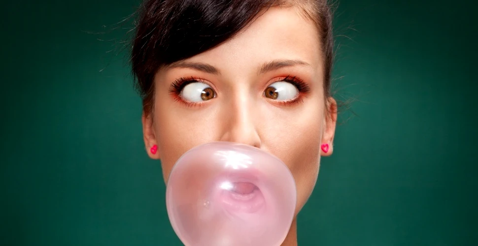 Oamenii de ştiinţă au descoperit efectul negativ pe care îi poate avea guma de mestecat asupra noastră