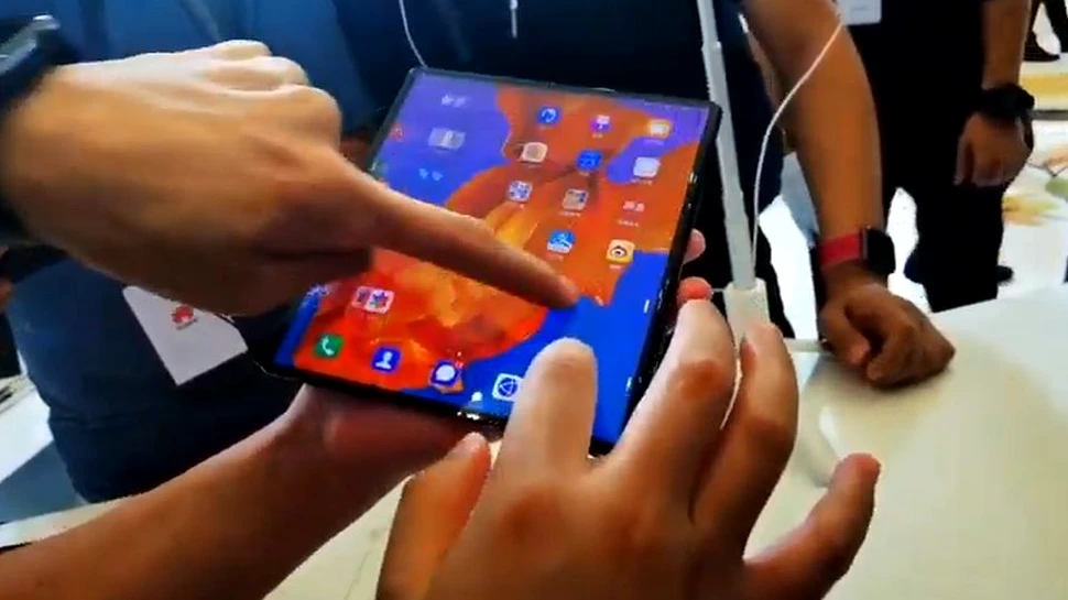 Câţi bani a pierdut Huawei până acum, fabricând telefonul pliabil Mate XS