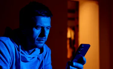 Lumina albastră nu (mai) este principalul vinovat pentru insomnie