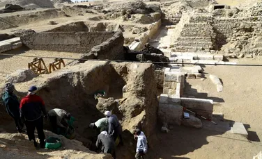 Zeci de sarcofage vechi și un templu funerar, descoperite în necropola egipteană Saqqara