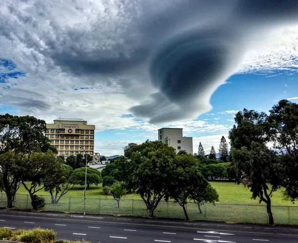 Nori deosebiţi deasupra Cape Town, Africa de Sud