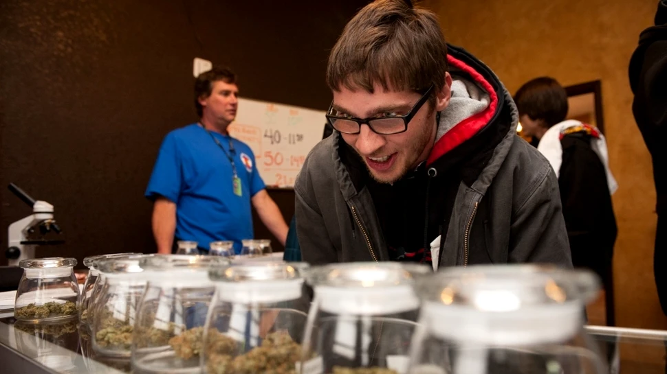 Statele Unite au deschis primele „coffee shops”: americanii pot consuma legal marijuana în scopuri recreativ (FOTO)