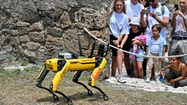 Robotul Spot păzește ruinele de la Pompeii și uimește turiștii care vizitează parcul arheologic