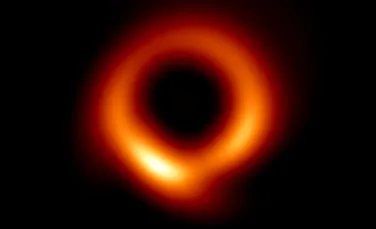 Inteligența Artificială a refăcut prima imagine a unei găuri negre. Cum arată acum?
