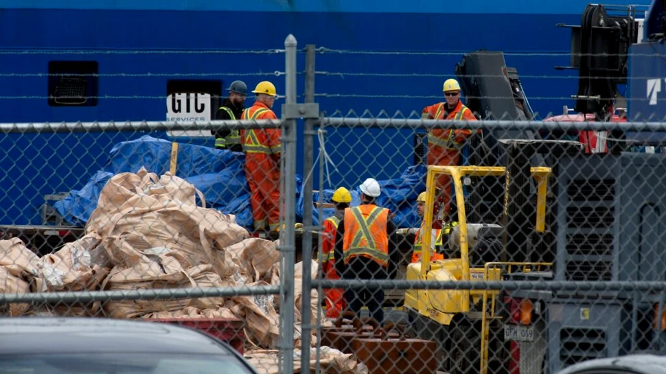 Rămășițe umane și cabluri încâlcite: Ce a fost recuperat din interiorul submersibilului Titan?