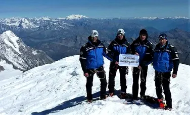 În memoria unui coleg care a murit acum 3 ani, patru jandarmi braşoveni au cucerit vârful Mont Blanc, cu o altitudine de 4.850 metri