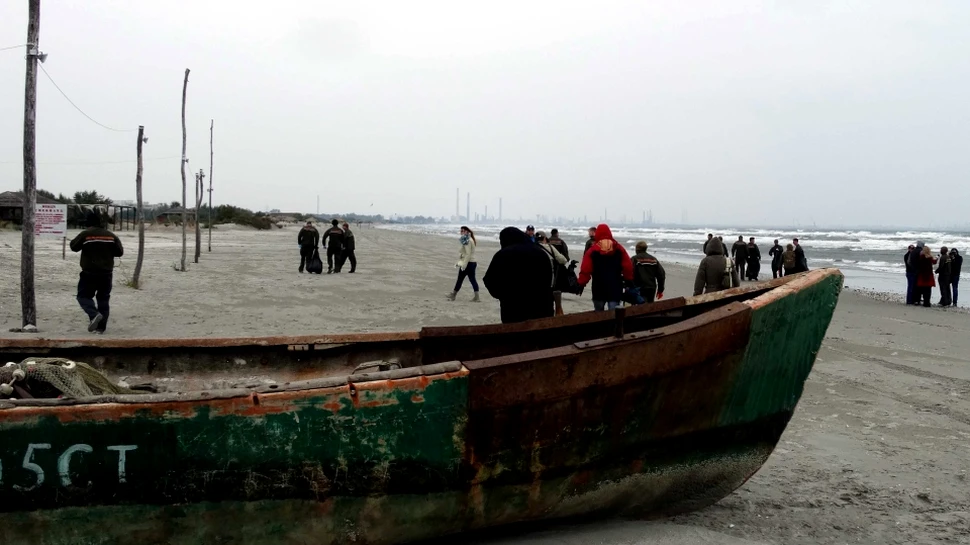 Descoperire din al Doilea Război Mondial pe o plajă din Năvodari. Pirotehniştii chemaţi de urgenţă