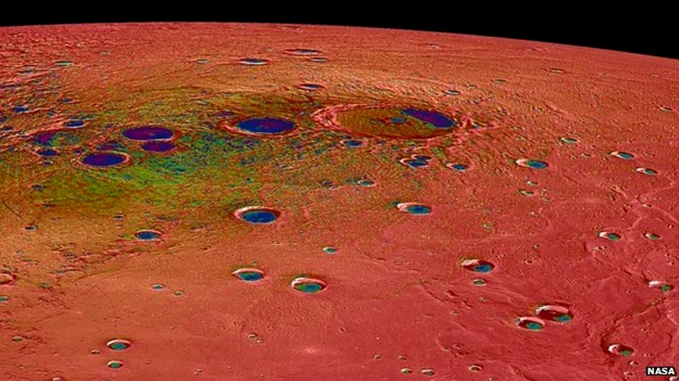 Fotografii spectaculoase cu depozite de gheaţă aflate în cratere de pe Mercur, realizate de NASA