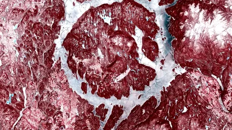 Un crater din Canada, numit și „Ochiul din Quebec”, arată extrem de ciudat