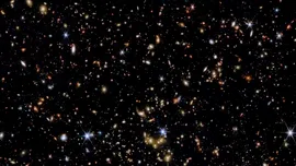 Telescopul Spațial James Webb a descoperit o galaxie bizară care ar trebui să se rotească, dar nu o face