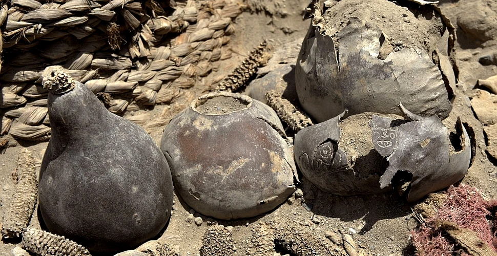 Peruanii au găsit două mumii preincaşe intacte. „Este una dintre cele mai importante descoperiri”, anunţă specialiştii