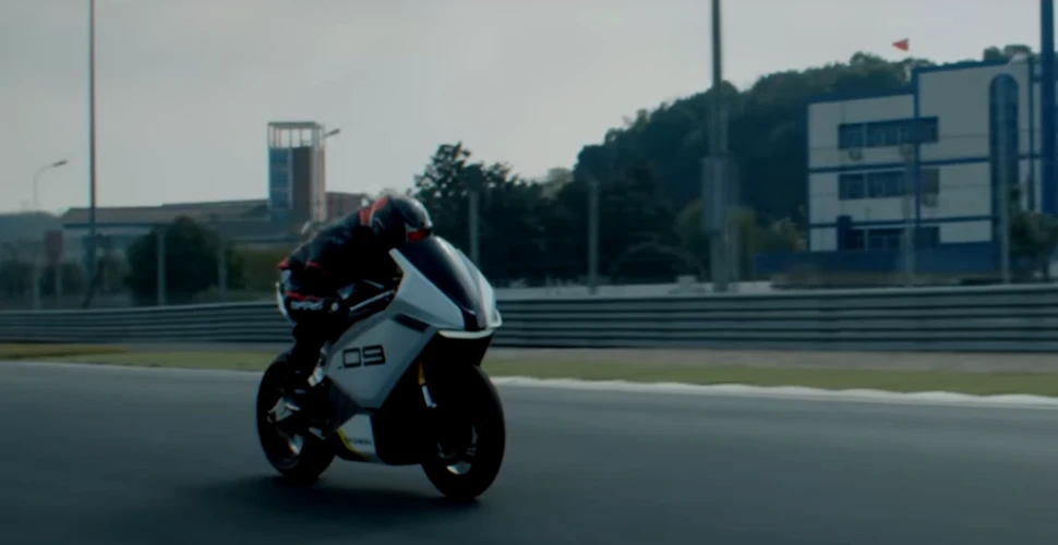 Cum arată motocicleta creată de Xiaomi care atinge 100 km / h în 4 secunde