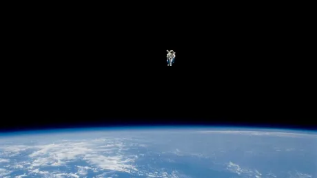 În 1984, un astronaut NASA a zburat nelegat pentru a captura un satelit. De ce a fost nevoie de această manevră extremă?