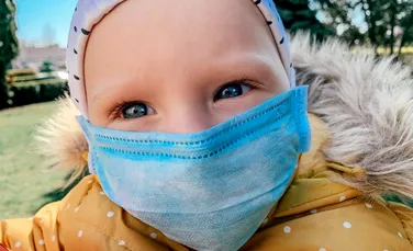 Măştile de protecţie sunt periculoase pentru copiii sub doi ani. Ce arată un grup medical din Japonia