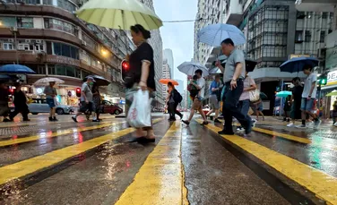 Sudul Chinei, paralizat de cele mai puternice ploi musonice din acest secol