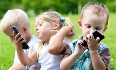 Vârsta potrivită pentru a ne lăsa copiii să folosească smartphone-urile