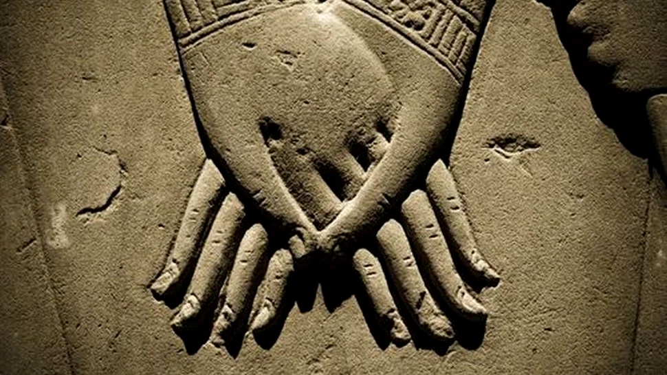 În Egipt, vrăjile îşi făceau efectul dacă erau realizate în…baie. ”Vă conjur să abateţi asupra ei flacăra care arde în voi” – FOTO