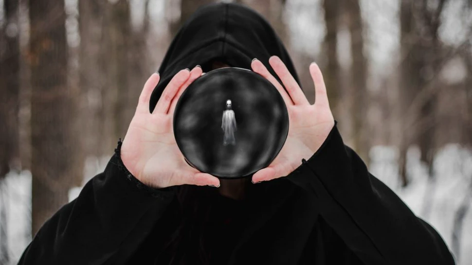 Misterul unei celebre oglinzi de obsidian, pentru spiritism, a fost elucidat