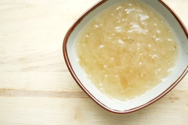 Supa este făcută din filamentele de salivă, care se înmoaie în contact cu apa.