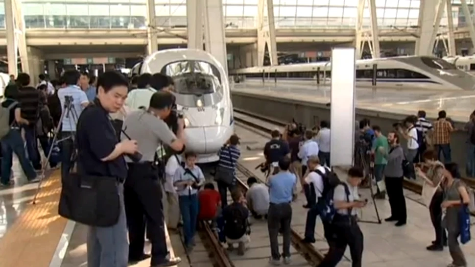 Trenul de mare viteză Beijing-Shanghai străbate 1.318 km în mai puţin de 5 ore (VIDEO)