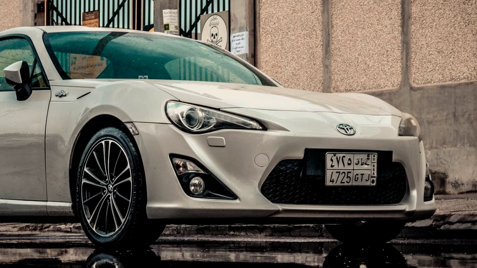 Mult mai multe vehicule hibride şi electrice în România