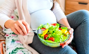 Ce mâncăm și ce nu mâncăm în timpul sarcinii? Sfaturi esențiale pentru viitori părinți!