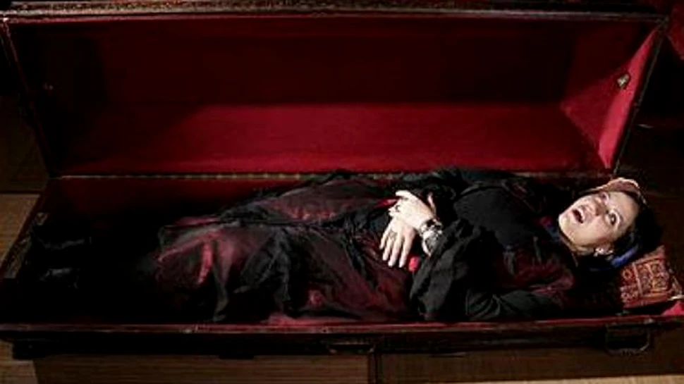 Aceasta este femeia vampir!